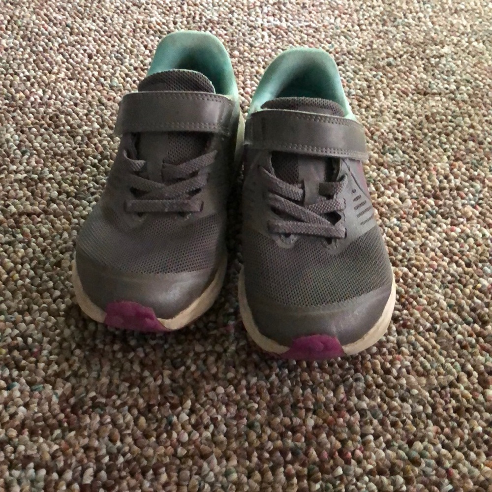 Nike girls size 11 running shoe